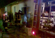 Tetto in legno di abitazione prende fuoco. Tratta in salvo famiglia di cinque persone