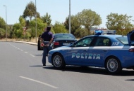 Vedono pattuglia della Polizia e fuggono. Auto con 4 romeni bloccata dagli agenti