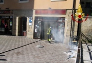 Si incendia la canna fumaria del forno. Fumo nero invade i locali della pizzeria