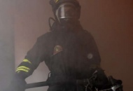 Incendio al 2° piano di un'abitazione. In salvo un'anziana e la sua badante